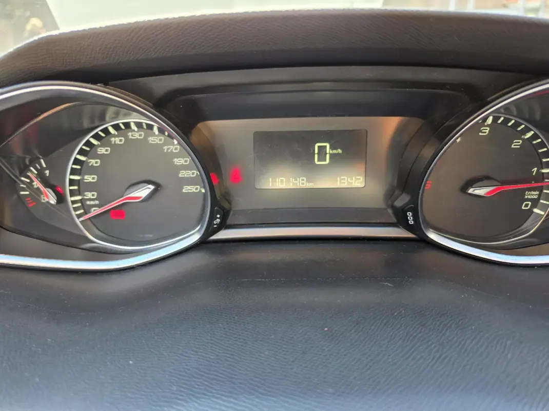 Peugeot 308 SW 2017 - 12450 EUR, 110000 km - AUTO.MOTO.pt - 110000km - foto 4 de 6