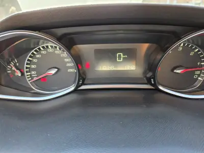 Peugeot 308 SW 2017 - 12450 EUR, 110000 km - AUTO.MOTO.pt - 110000km - foto 4 de 6
