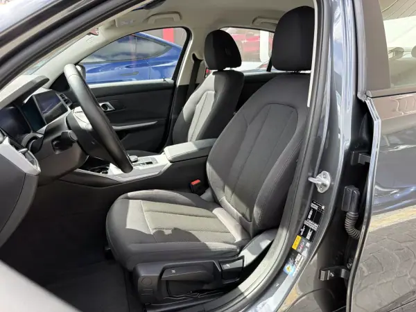BMW 330e 2019 - 18500 EUR, 206000 km - 206000km - foto 7 de 16