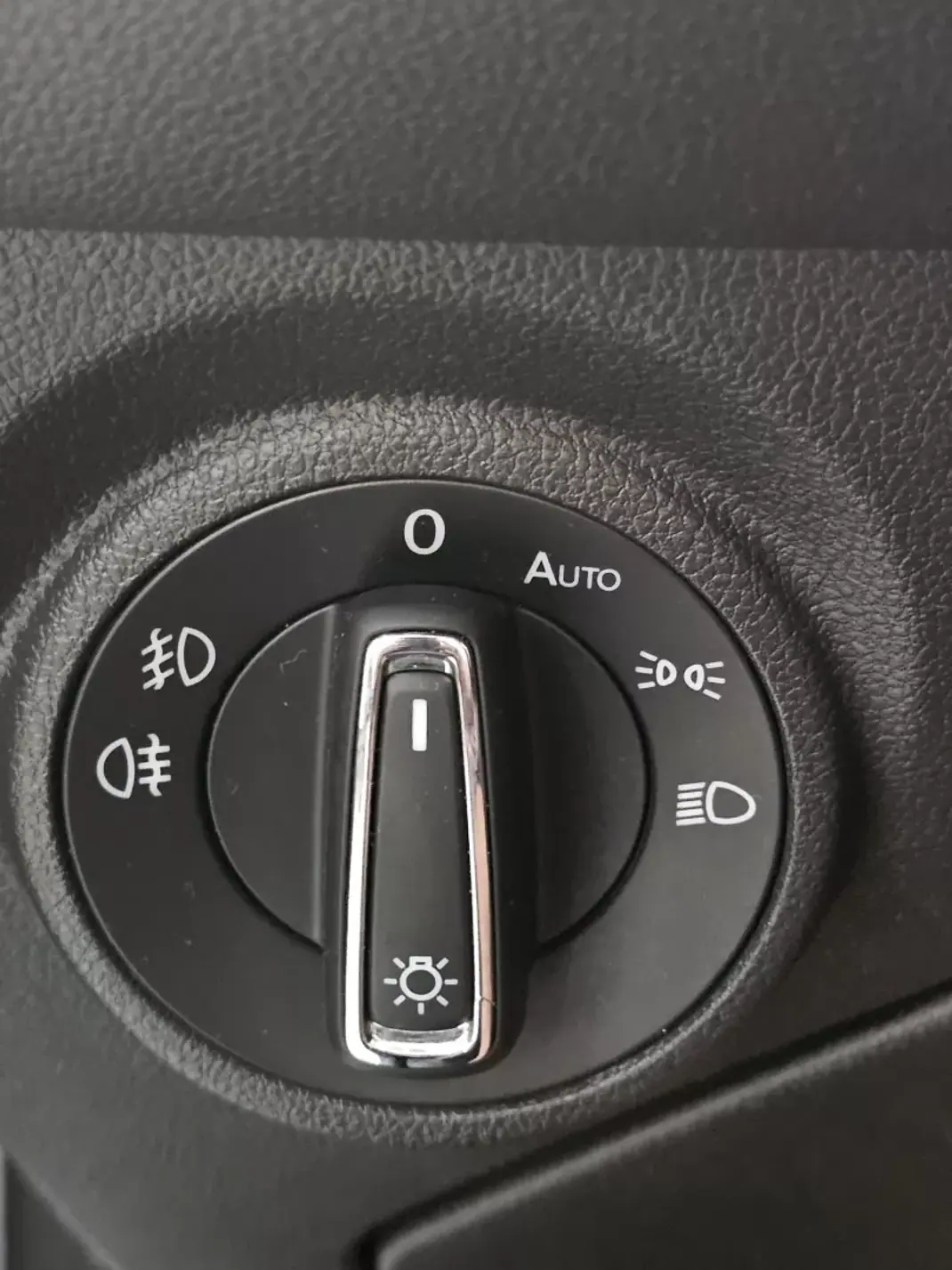 SEAT Leon ST 2015 - 16300 EUR, 51171 km - AUTO.MOTO.pt - 51171km - foto 8 de 20