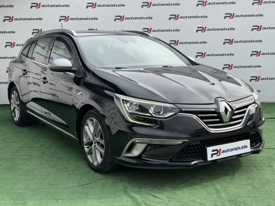 Renault Mégane 2019 - 15990 EUR, 122827 km - AUTO.MOTO.pt - 122827km - foto 4 de 21