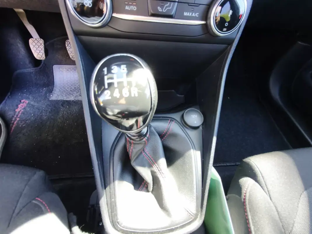 Ford Fiesta 2022 - 15750 EUR, 84525 km - AUTO.MOTO.pt - 84525km - foto 10 de 14