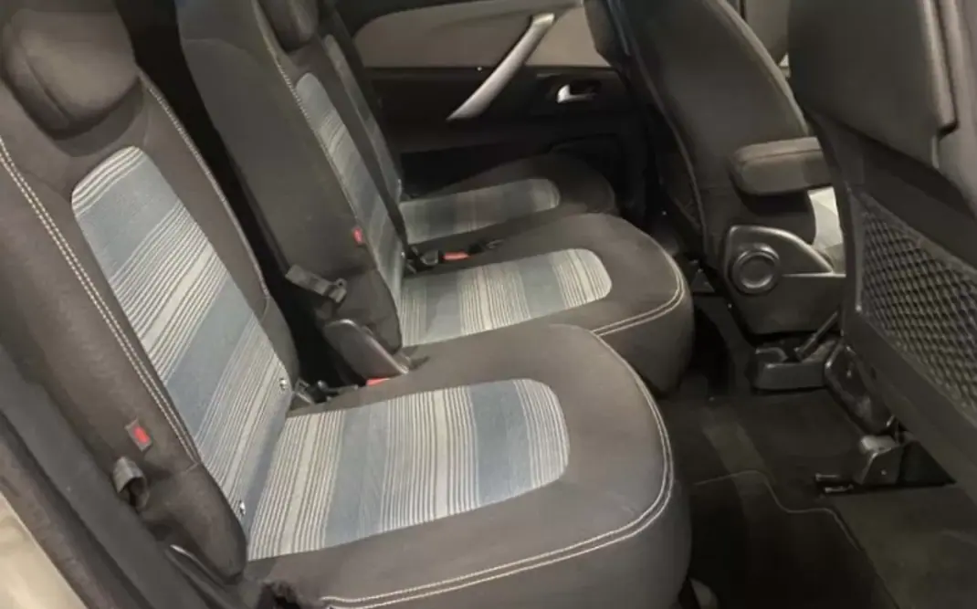 Citroën C4 2018 - 14690 EUR, 95420 km - AUTO.MOTO.pt - 95420km - foto 15 de 16
