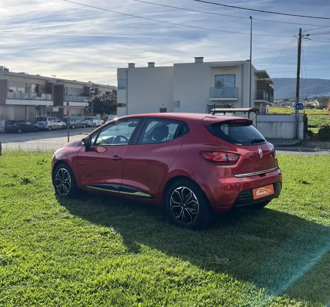 Renault Clio 2017 - 9900 EUR, 154000 km - AUTO.MOTO.pt - 154000km - foto 6 de 12