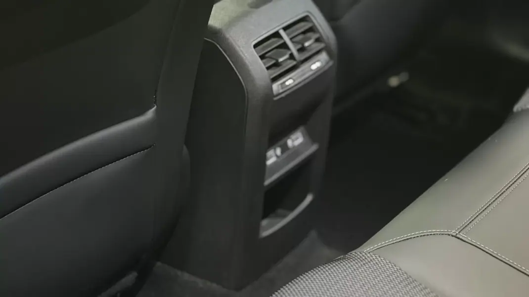 Peugeot 308 SW 2022 - 22500 EUR, 76000 km - AUTO.MOTO.pt - 76000km - foto 13 de 35