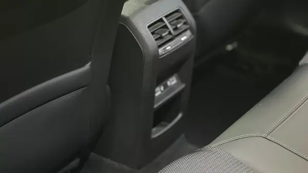Peugeot 308 SW 2022 - 22500 EUR, 76000 km - AUTO.MOTO.pt - 76000km - foto 13 de 35