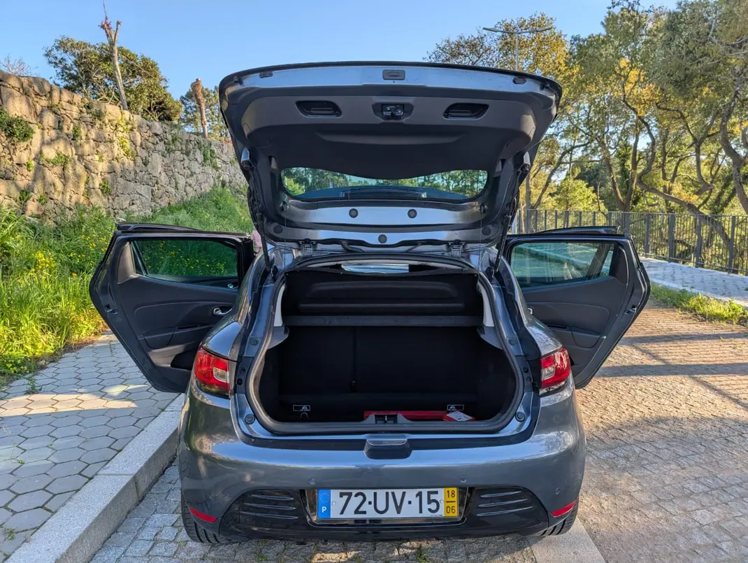 Renault Clio 2018 - 10500 EUR, 69000 km - AUTO.MOTO.pt - 69000km - foto 14 de 19