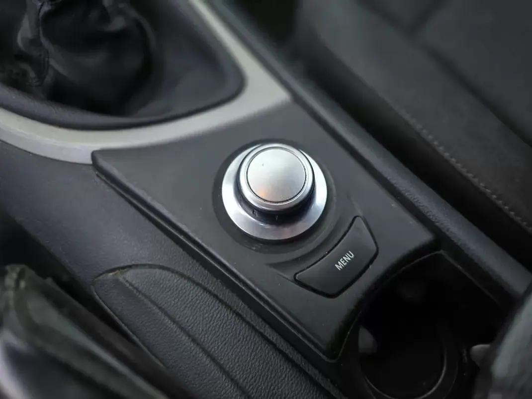 BMW 118 2008 - 6750 EUR, 226114 km - AUTO.MOTO.pt - 226114km - foto 16 de 19