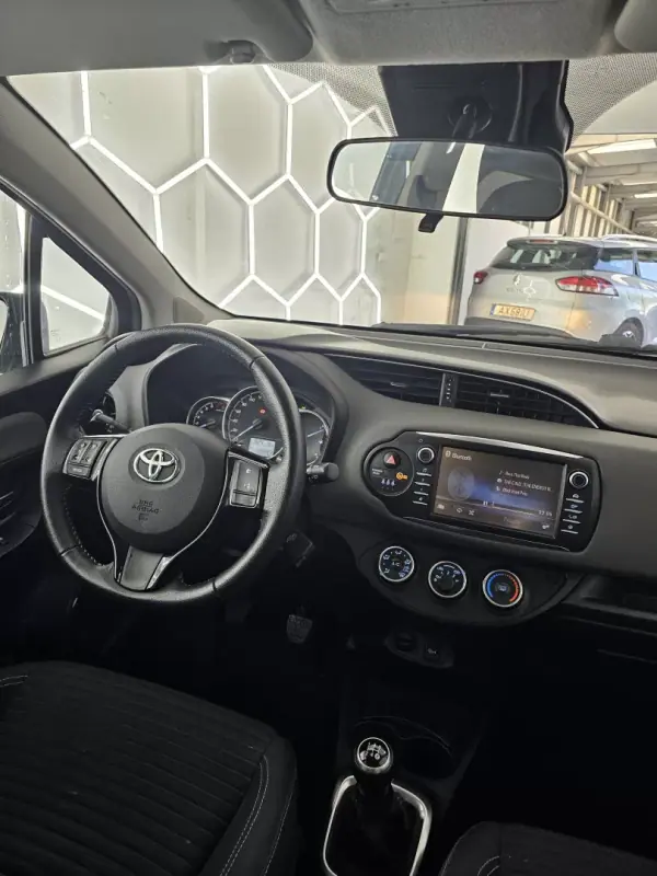 Toyota Yaris 2019 - 13650 EUR, 135421 km - AUTO.MOTO.pt - 135421km - foto 32 de 37