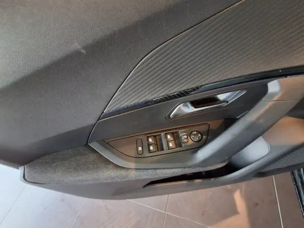 Peugeot 2008 2025 - 19250 EUR, 22951 km - AUTO.MOTO.pt - 22951km - foto 25 de 35