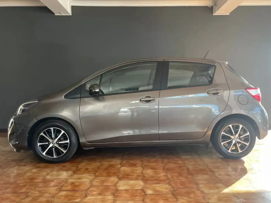 Toyota Yaris 2018 - 14900 EUR, 41312 km - AUTO.MOTO.pt - 41312km - foto 2 de 27