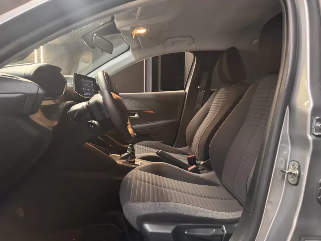 Peugeot 208 2023 - 14990 EUR, 87800 km - AUTO.MOTO.pt - 87800km - foto 26 de 30