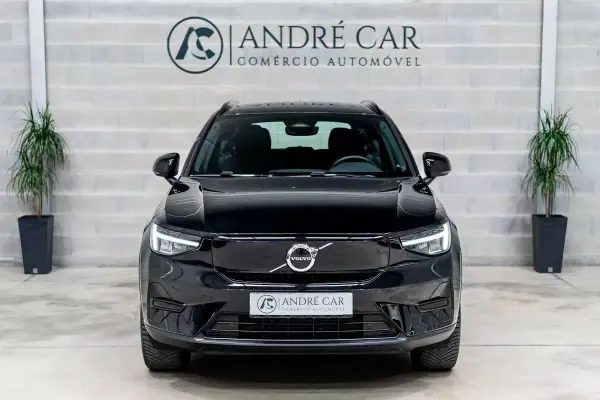 Volvo XC 40 2023 — foto 3 de 48