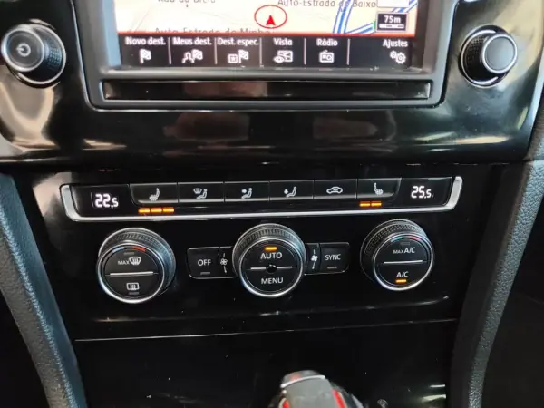 Volkswagen Golf 2017 - 30750 EUR, 76500 km - AUTO.MOTO.pt - 76500km - foto 29 de 35