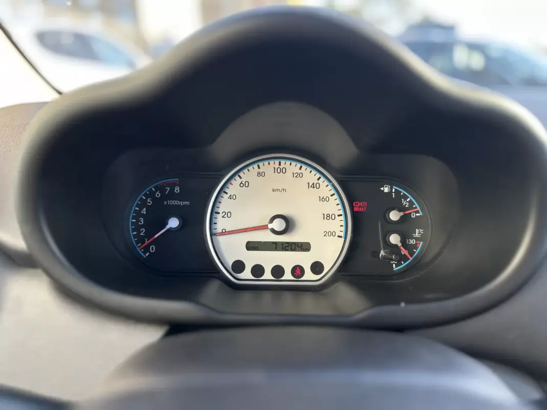 Hyundai i10 2009 - 5990 EUR, 71000 km - AUTO.MOTO.pt - 71000km - foto 22 de 25