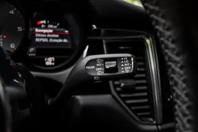 Porsche Macan 2018 - 54990 EUR, 99798 km - AUTO.MOTO.pt - 99798km - foto 18 de 45