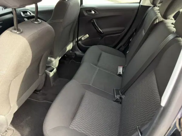 Peugeot 208 2015 - 7900 EUR, 173040 km - AUTO.MOTO.pt - 173040km - foto 7 de 25
