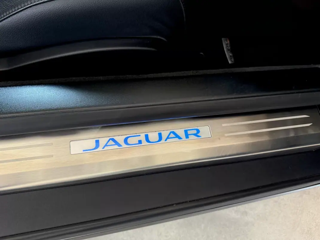 Jaguar F-Type 2018 - 46000 EUR, 64300 km - AUTO.MOTO.pt - 64300km - foto 92 de 135