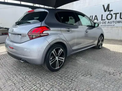 Peugeot 208 2018 - 13500 EUR, 41987 km - AUTO.MOTO.pt - 41987km - foto 7 de 18