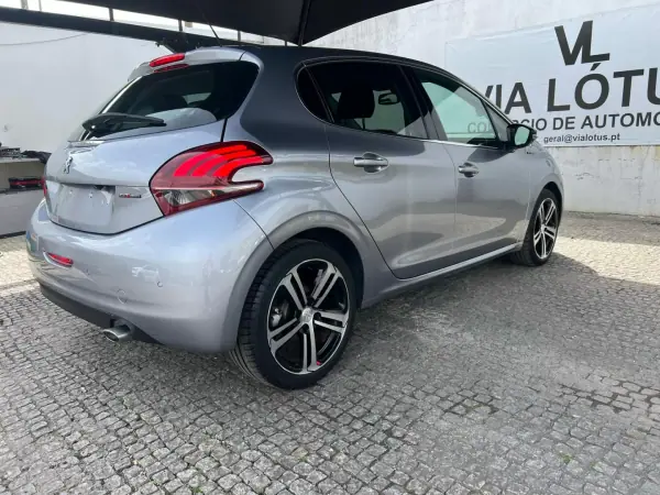 Peugeot 208 2018 - 13500 EUR, 41987 km - AUTO.MOTO.pt - 41987km - foto 7 de 18