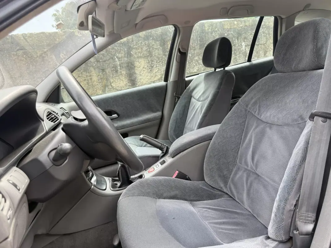 Renault Laguna 2001 - 2500 EUR, 85000 km - AUTO.MOTO.pt - 85000km - foto 5 de 11