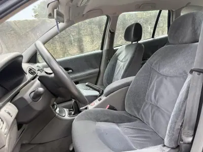 Renault Laguna 2001 - 2500 EUR, 85000 km - AUTO.MOTO.pt - 85000km - foto 5 de 11