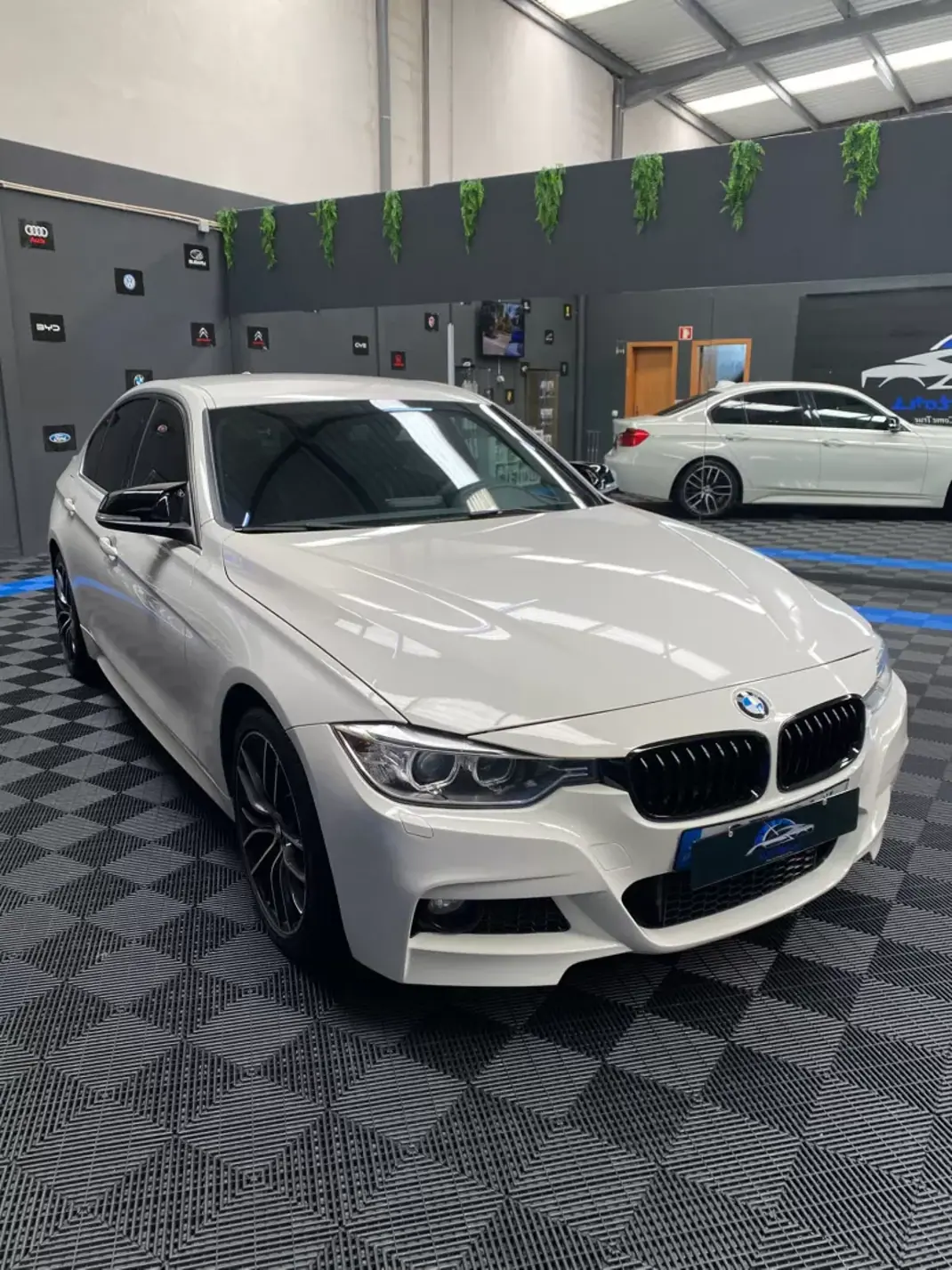 BMW 320 2015 - 14490 EUR, 252230 km - AUTO.MOTO.pt - 252230km - foto 1 de 10