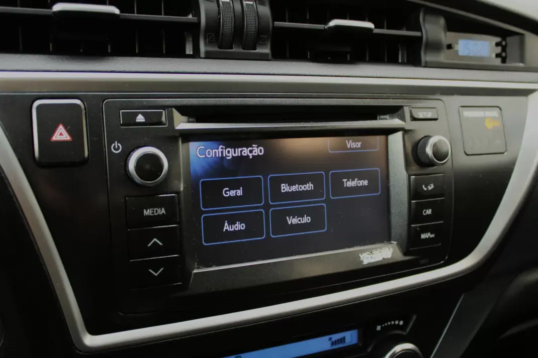 Toyota Auris 2012 - 11500 EUR, 179433 km - AUTO.MOTO.pt - 179433km - foto 33 de 34