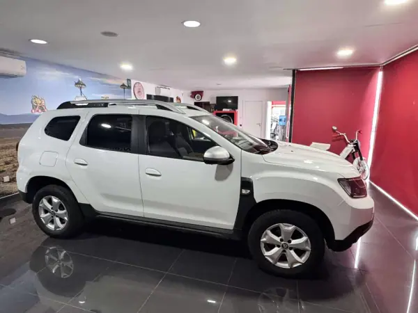 Dacia Duster 2019 - 14500 EUR, 114000 km - AUTO.MOTO.pt - 114000km - foto 2 de 17