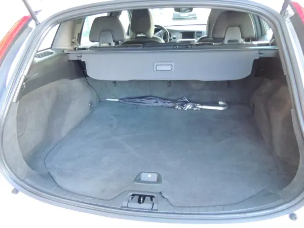 Volvo V60 2015 - 14950 EUR, 200200 km - AUTO.MOTO.pt - 200200km - foto 12 de 12