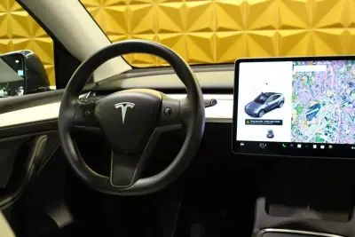 Tesla Model Y 2021 - 32240 EUR, 132000 km - AUTO.MOTO.pt - 132000km - foto 26 de 38