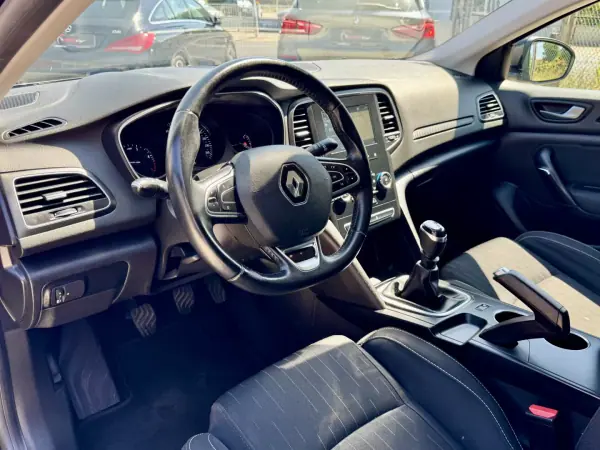 Renault Mégane Sport Tourer 2019 - 10999 EUR, 149000 km - 149000km - foto 7 de 22