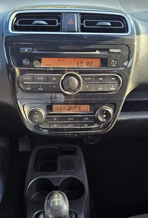 Mitsubishi Space Star 2015 - 8999 EUR, 100000 km - AUTO.MOTO.pt - 100000km - foto 10 de 22