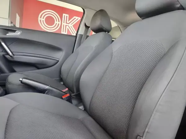 Audi A1 2011 - 8650 EUR, 215600 km - AUTO.MOTO.pt - 215600km - foto 22 de 32