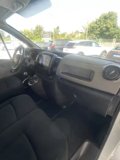 Renault TRAFIC 1.6 DCI GRAND COMFORT 2023 - 18990 EUR, 126881 km - AUTO.MOTO.pt - 126881km - foto 10 de 14