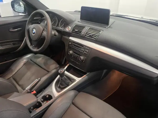 BMW 118 2010 - 9990 EUR, 257544 km - AUTO.MOTO.pt - 257544km - foto 2 de 22