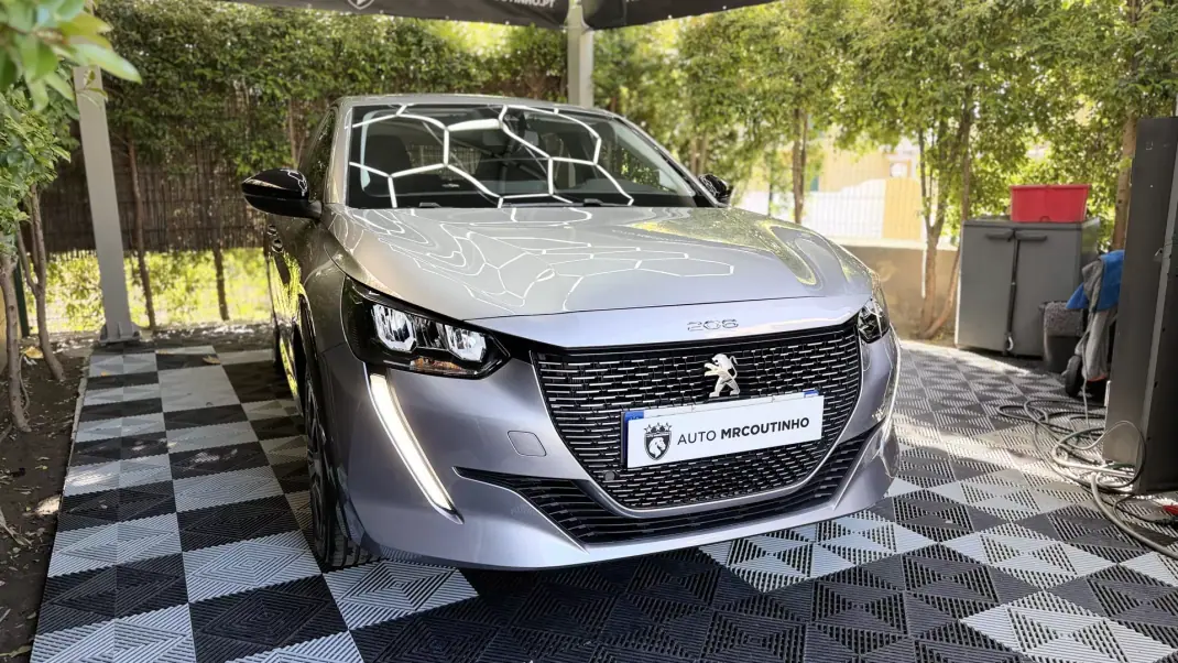 Peugeot e-208 2024 - 18500 EUR, 8000 km - AUTO.MOTO.pt - 8000km - foto 3 de 26