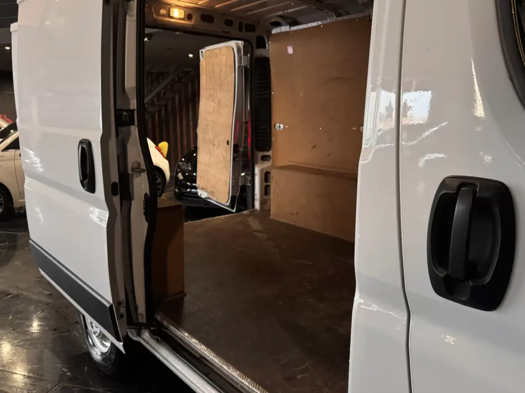 Peugeot Partner L2 caixa automática 130cv 2022 - 16990 EUR, 170100 km - AUTO.MOTO.pt - 170100km - foto 24 de 26