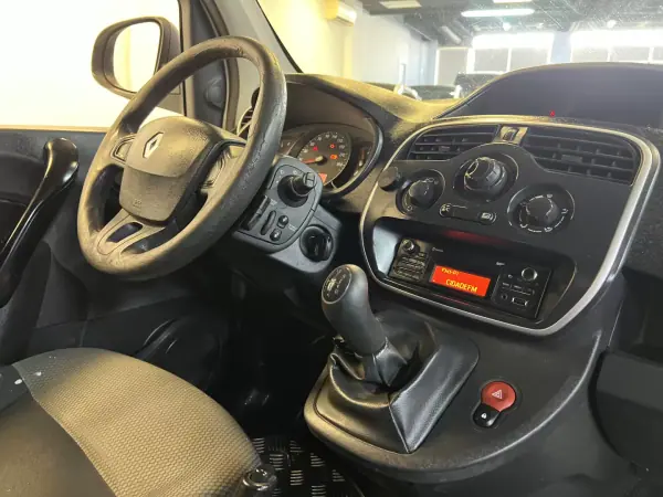Renault 2018 - 6490 EUR, 385000 km - AUTO.MOTO.pt - 385000km - foto 23 de 33