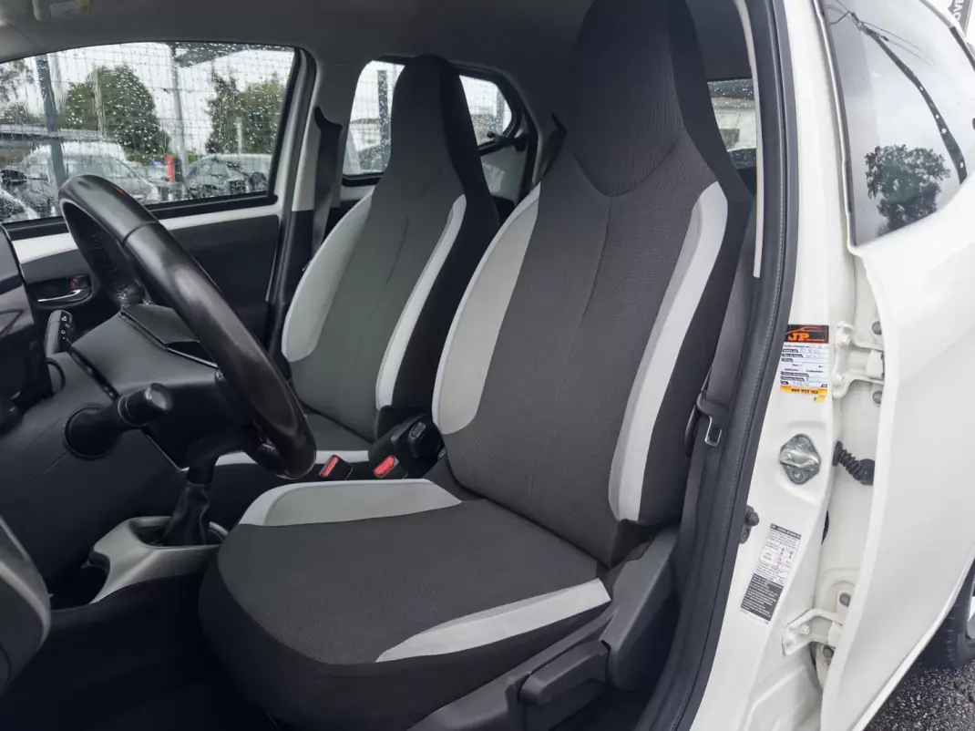 Toyota Aygo 2018 - 9990 EUR, 90000 km - AUTO.MOTO.pt - 90000km - foto 18 de 28