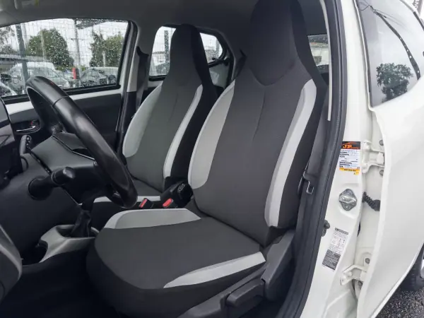 Toyota Aygo 2018 - 9990 EUR, 90000 km - AUTO.MOTO.pt - 90000km - foto 18 de 28