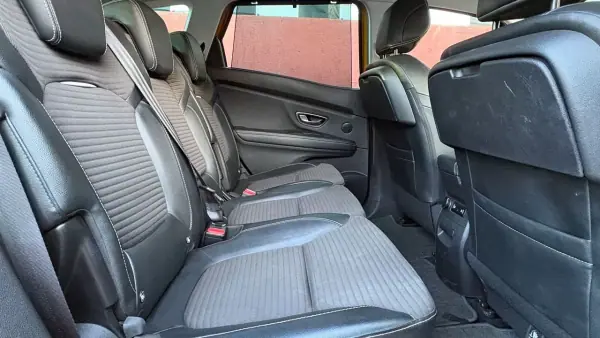 Renault Scénic 2019 - 16900 EUR, 69000 km - AUTO.MOTO.pt - 69000km - foto 10 de 12