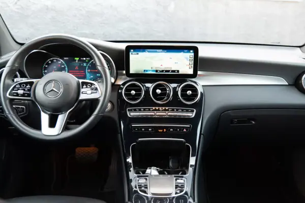 Mercedes-Benz GLC 300 2022 - 50900 EUR, 85000 km - AUTO.MOTO.pt - 85000km - foto 17 de 31
