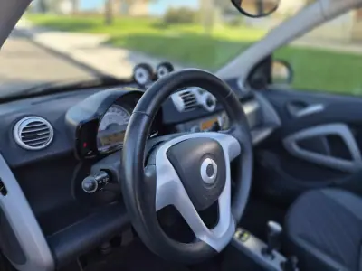 Smart Fortwo Cabrio 2014 - 7990 EUR, 80000 km - AUTO.MOTO.pt - 80000km - foto 17 de 20