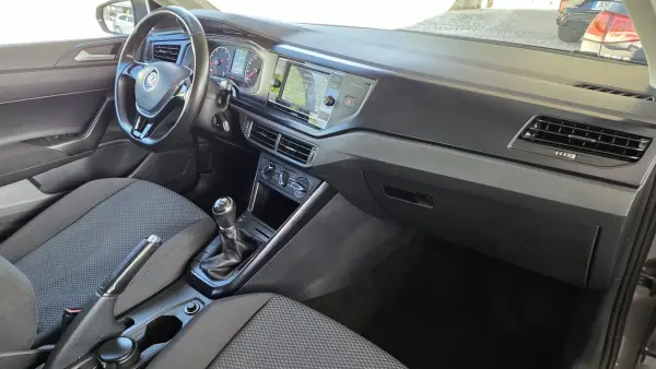 Volkswagen Polo 2018 - 11890 EUR, 88000 km - AUTO.MOTO.pt - 88000km - foto 22 de 31