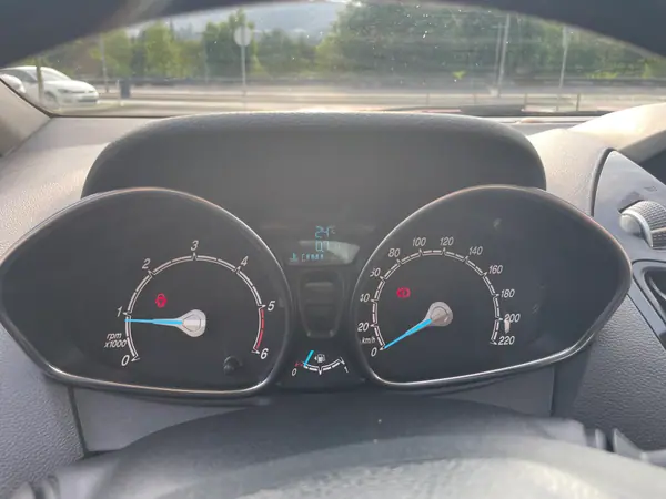 Ford B-Max 2017 - 10990 EUR, 137000 km - AUTO.MOTO.pt - 137000km - foto 8 de 12