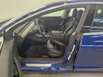 Tesla Model 3 2020 - 20900 EUR, 110000 km - AUTO.MOTO.pt - 110000km - foto 6 de 6