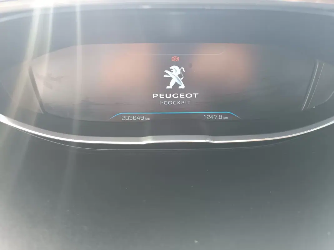 Peugeot 5008 2019 - 14900 EUR, 203649 km - AUTO.MOTO.pt - 203649km - foto 28 de 34