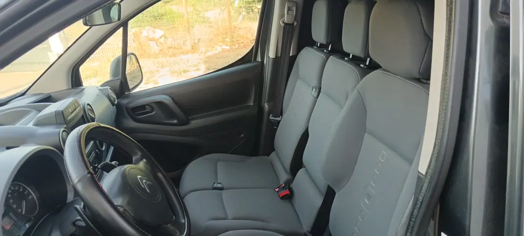 Citroën Berlingo 2015 - 3750 EUR, 289000 km - AUTO.MOTO.pt - 289000km - foto 2 de 14