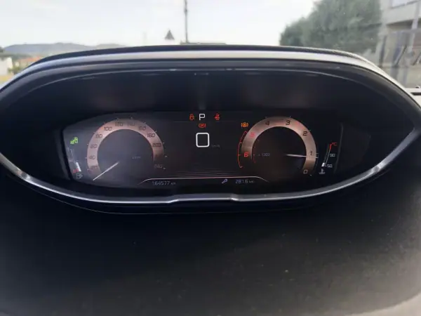 Peugeot 5008 2018 - 18990 EUR, 164000 km - AUTO.MOTO.pt - 164000km - foto 18 de 48